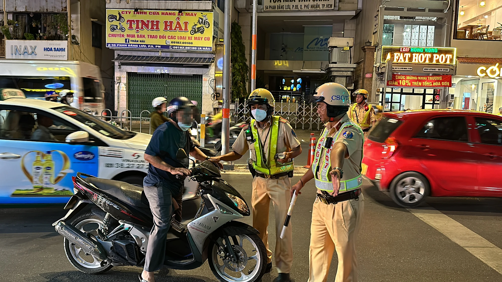 Bị cảnh sát giao thông bắt vì vi phạm nồng độ cồn, bỏ xe chạy lấy người - Hình 3
