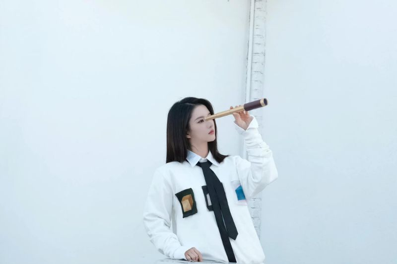 Lưu Tá Ninh: Tay ngang lấn sân diễn xuất, sở hữu sắc vóc đẹp đến nao lòng, lấn át cả Bạch Lộc - Hình 6
