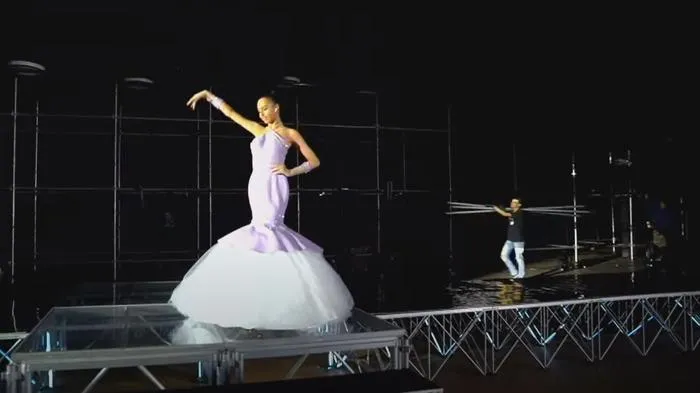 Miss Fabulous được ví như động bàn tơ với màn đồng diễn ô dề nhất mọi thời đại - Hình 5