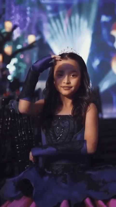 Hot clip: The daughter of the most beautiful beauty in the Philippines transforms into a princess at her 8th birthday party, making 250,000 people go crazy - Photo 4