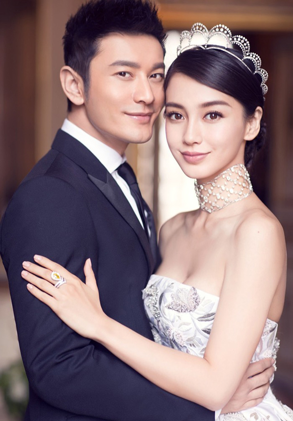 Angelababy bại lộ con người thật, sốc với loạt ảnh nịnh nọt ông lớn, bất chấp danh tiếng làm 1 điều? - Hình 1