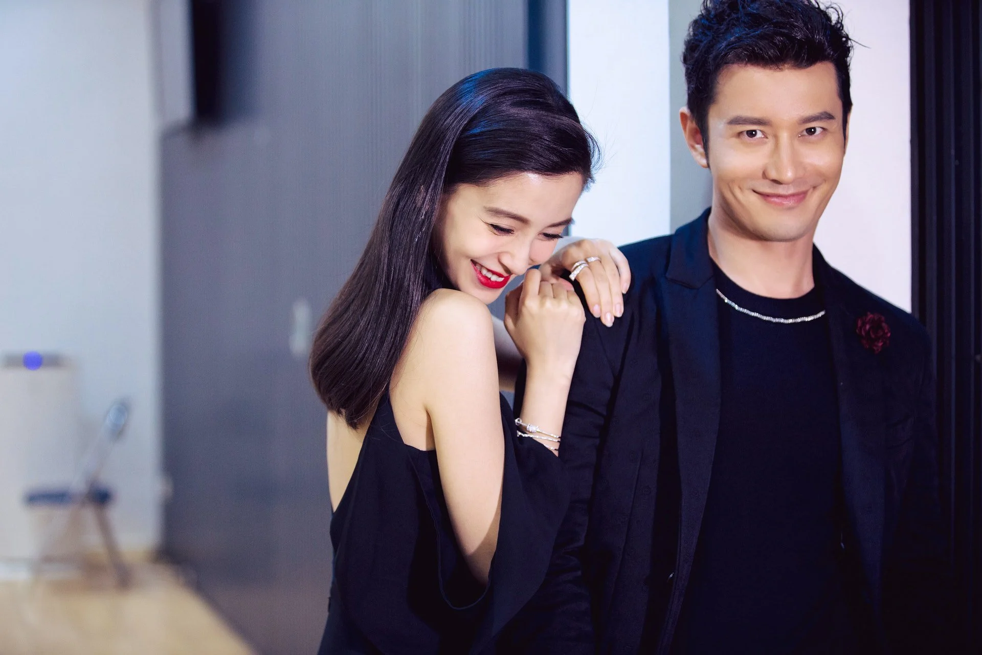 Angelababy bại lộ con người thật, sốc với loạt ảnh nịnh nọt ông lớn, bất chấp danh tiếng làm 1 điều? - Hình 3