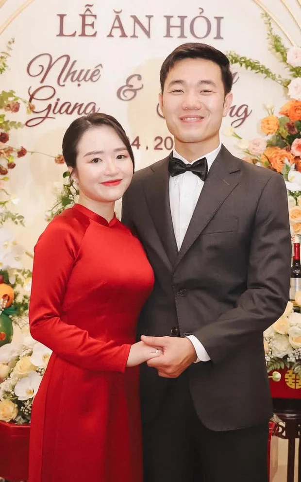 Bà xã Lương Xuân Trường bị soi nhan sắc thật qua cam thường, làn da chiếm spotlight, CĐM rần rần - Hình 1