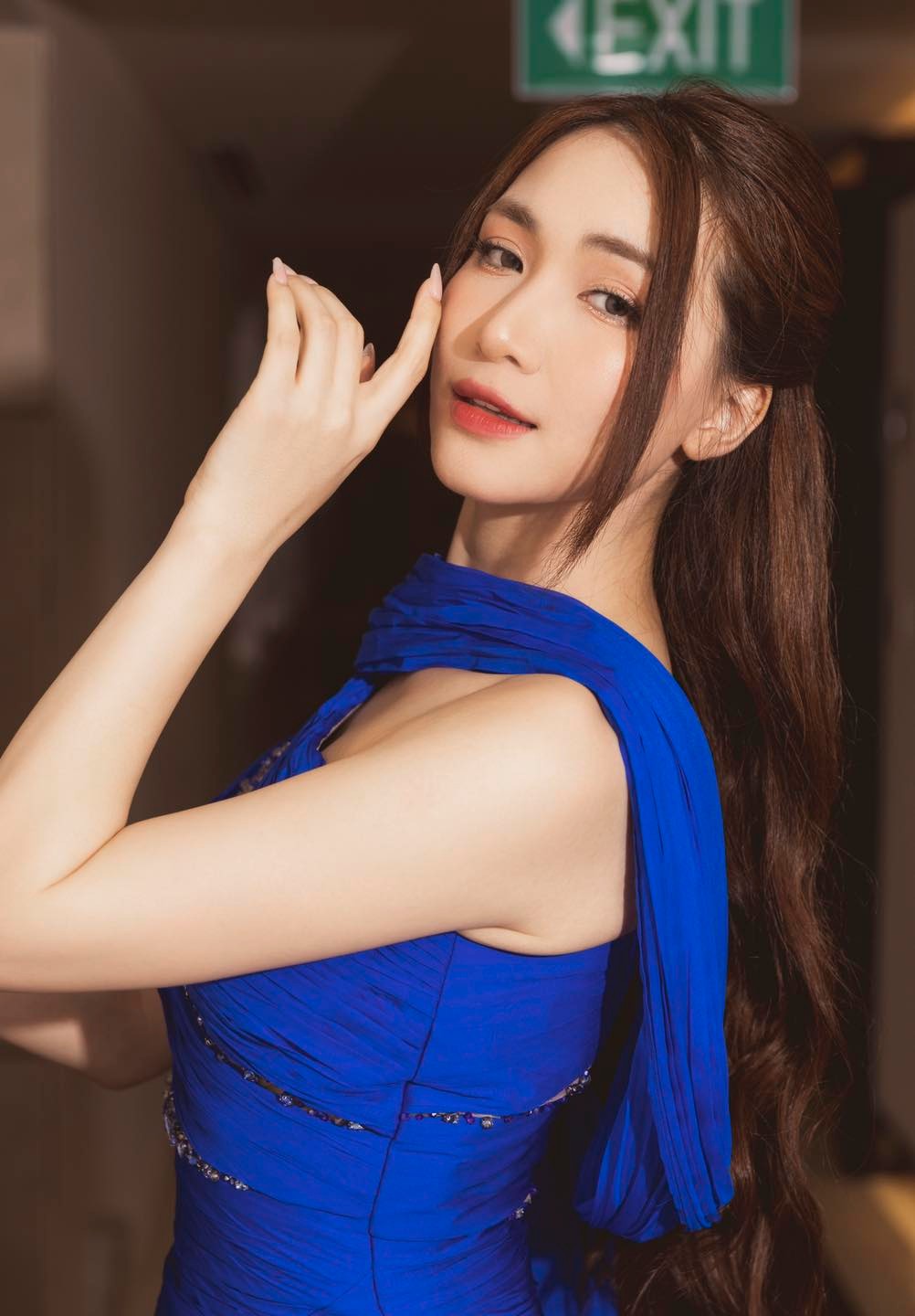 Hòa Minzy gây xôn xao CĐM sau một show diễn, lộ diện nhan sắc và giọng hát ngoài đời thật - Hình 1