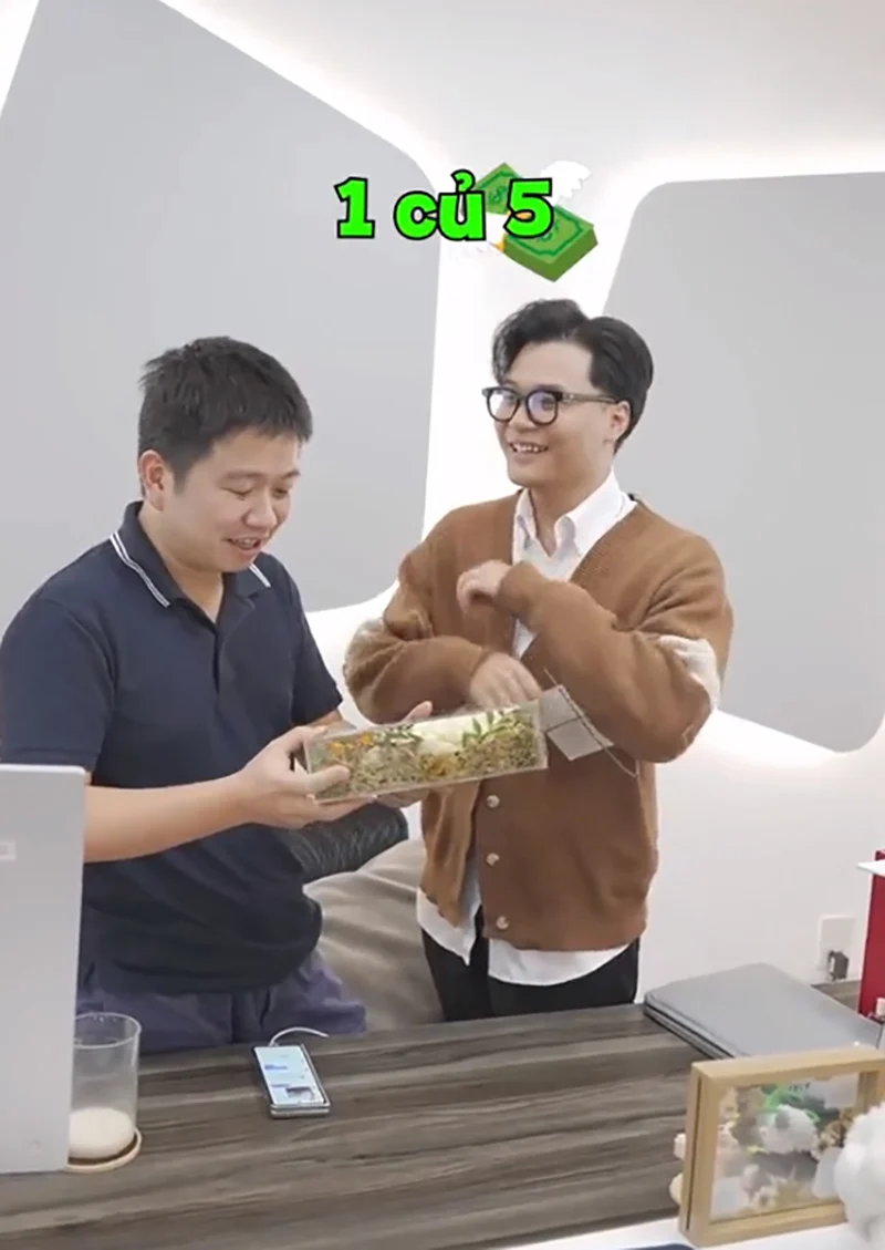 Tiktoker Sơn Luu Schannel gửi thiệp mời cưới giá 1,5 triệu/cái, xa xỉ chẳng kém Puka, CĐM tranh cãi - Hình 3