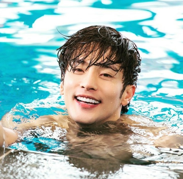 Sung Hoon: Từ VĐV bơi tuyển quốc gia thành mỹ nam màn ảnh Hàn, từng nên duyên cùng Hoàng Yến Chibi - Hình 2