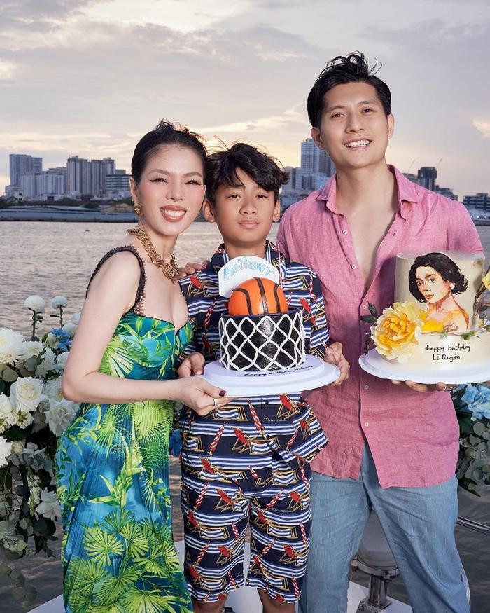 Lâm Bảo Châu lộ phản ứng lạ khi ngồi cạnh nghe Lệ Quyên hát karaoke cùng hội bạn - Hình 10