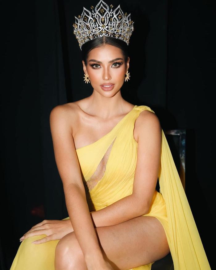 Á hậu 1 Miss Universe - Anntonia Porsild vừa về Thái đã gặp sự cố, ngượng chín mặt lộ 1 thứ khó coi - Hình 5