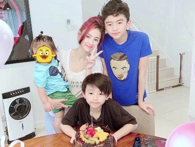 Trương Bá Chi lộ ảnh hẹn hò, nắm tay thân mật người đàn ông nổi tiếng này là bố của con thứ 3? - Hình 6