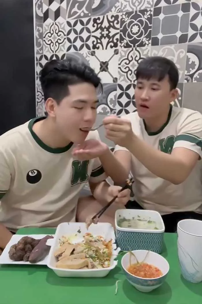 Hà Trí Quang - Thanh Đoàn thức sáng đêm trông con, không dám thuê giúp việc, netizen góp ý 1 điều - Hình 5
