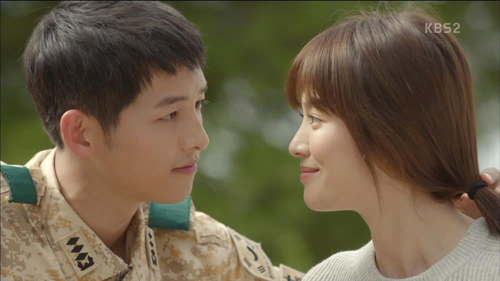 Song Hye Kyo có quyền cười nhếch mép khi Song Joong Ki o bế, ngôn tình với vợ sắp cưới - Hình 1