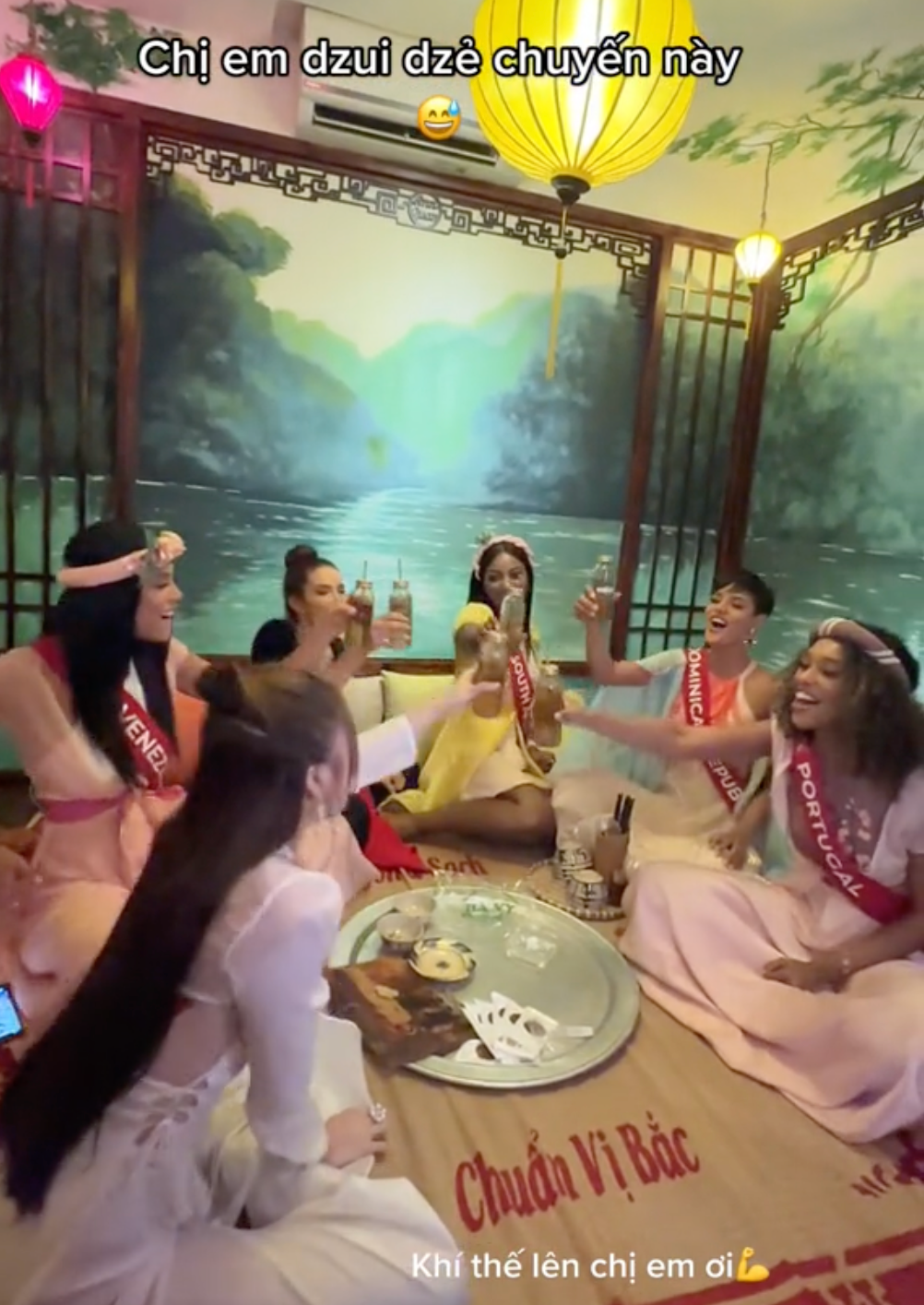 Thanh Thanh Huyền ngày càng ra dáng chủ nhà, thao túng hội chị em Miss Charm, ngồi chiếu cụng ly - Hình 8