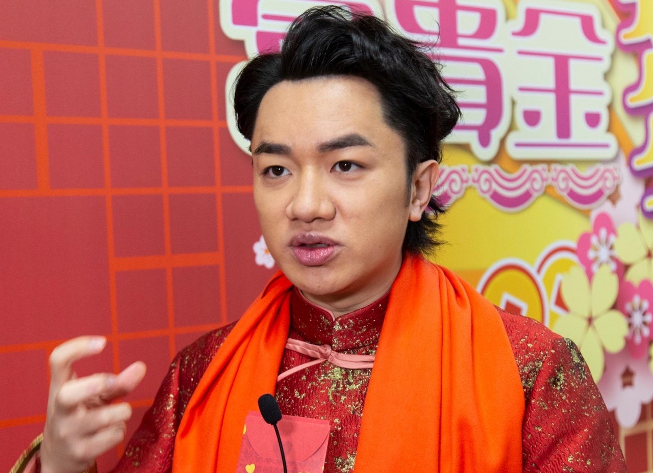 Vương Tổ Lam - Chú lùn TVB giàu nhất nhì làng giải trí, hôn nhân đũa lệch bị chê cười - Hình 3