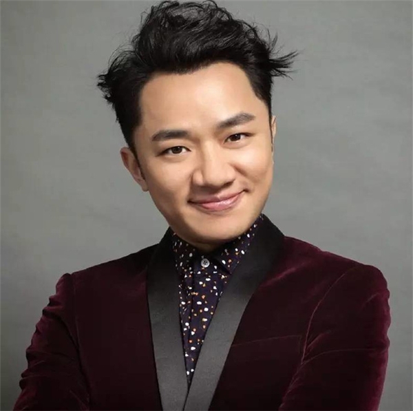 Vương Tổ Lam - Chú lùn TVB giàu nhất nhì làng giải trí, hôn nhân đũa lệch bị chê cười - Hình 2