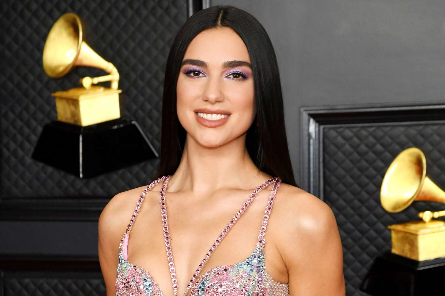 Dua Lipa: Biểu tượng Nữ quyền mới của nền âm nhạc thế giới và lịch sử hẹn hò toàn trai đẹp - Hình 2