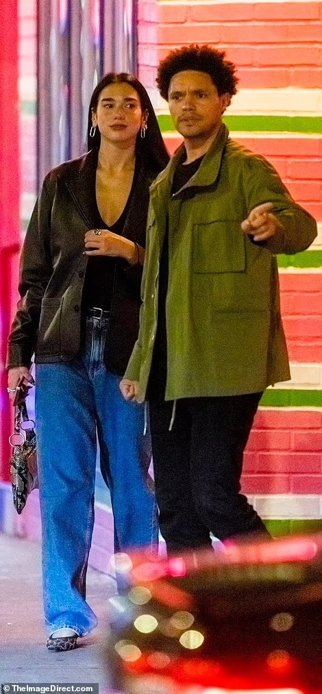 Dua Lipa: Biểu tượng Nữ quyền mới của nền âm nhạc thế giới và lịch sử hẹn hò toàn trai đẹp - Hình 7