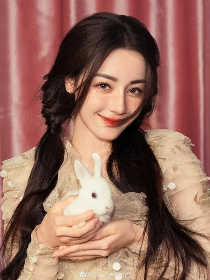 Địch Lệ Nhiệt Ba đã sinh con cho Hoàng Cảnh Du, người trong cuộc sẵn sàng làm 1 điều? - Hình 1