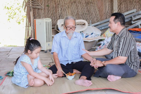 Nghệ sĩ Hữu Thành: 60 năm cống hiến nhưng không có nổi căn nhà, cuối đời không được gặp con lần cuối - Hình 4