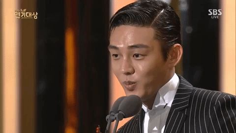 Xôn xao lễ trao giải khiến Ảnh đế Yoo Ah In vướng tin dùng chất cấm: Có biểu hiện mất tỉnh táo ngay trên sân khấu? - Hình 3