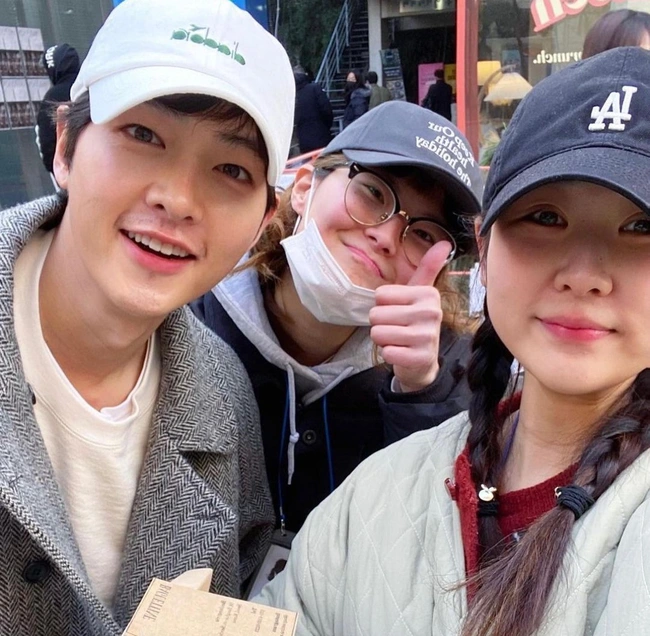 Song Hye Kyo ăn mừng, Song Joong Ki và vợ mới làm 1 việc gây choáng khi lộ diện cạnh nhau? - Hình 5