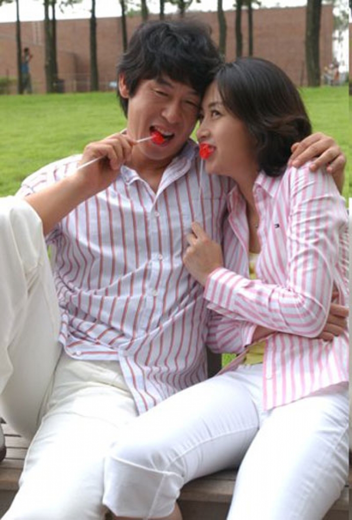 Song Yoon Ah - Chị gái Song Hye Kyo: Nữ thần Hallyu đời đầu, mang tiếng bé ba - Hình 12