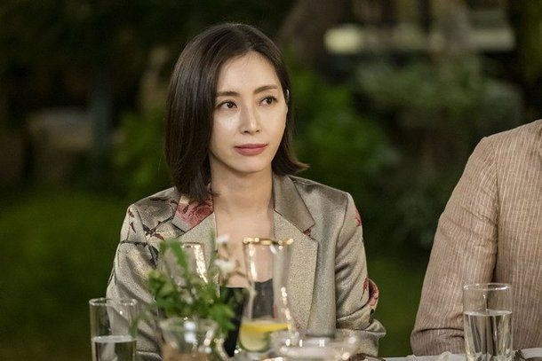 Song Yoon Ah - Chị gái Song Hye Kyo: Nữ thần Hallyu đời đầu, mang tiếng bé ba - Hình 6