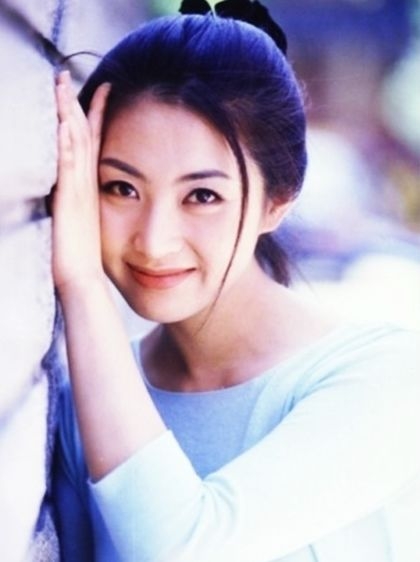 Song Yoon Ah - Chị gái Song Hye Kyo: Nữ thần Hallyu đời đầu, mang tiếng bé ba - Hình 1