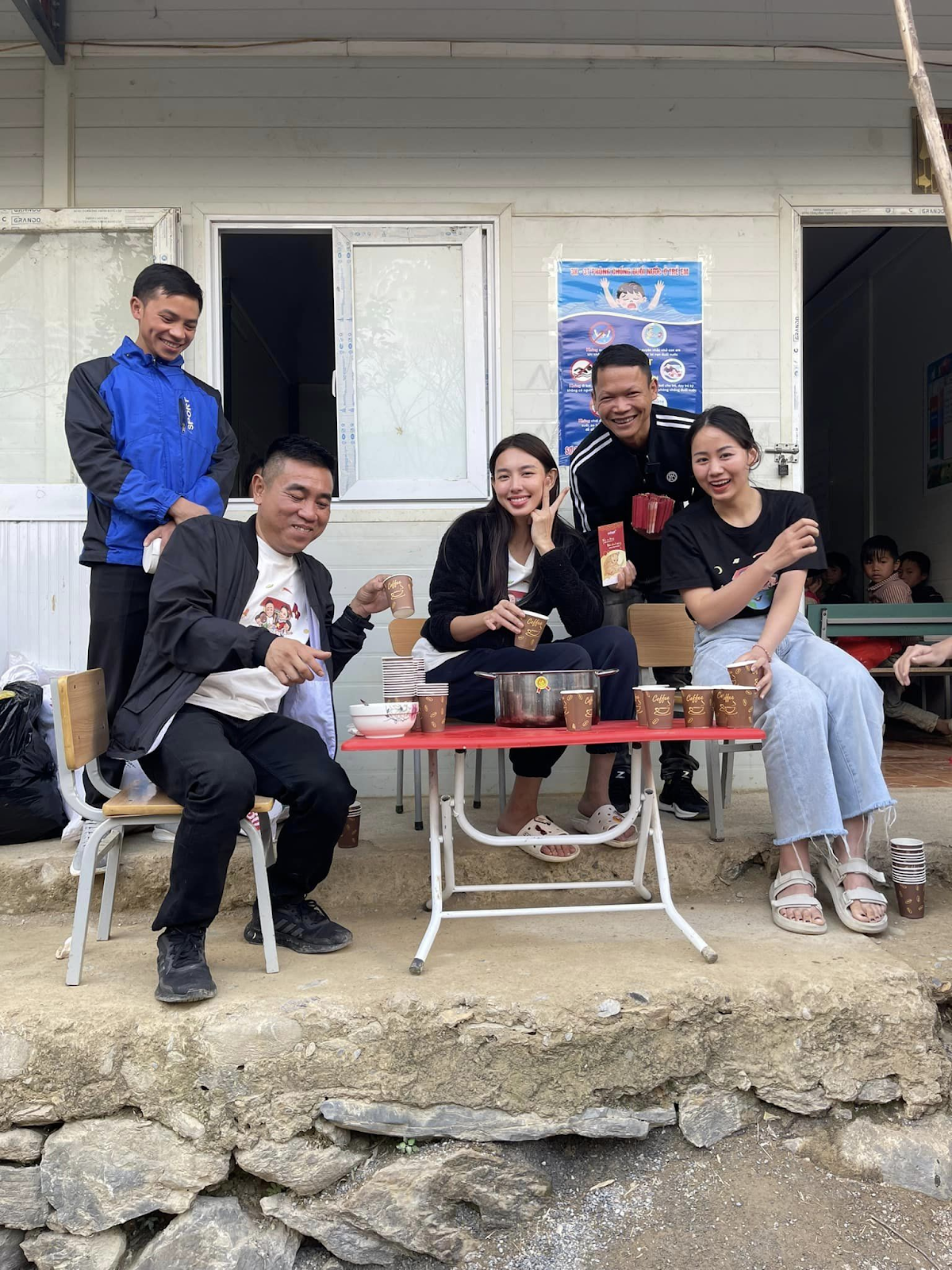 Team Châu Phi làm lộ người yêu Thùy Tiên, Quang Linh Vlog liền được đẩy thuyền với mỹ nhân khác? - Hình 1