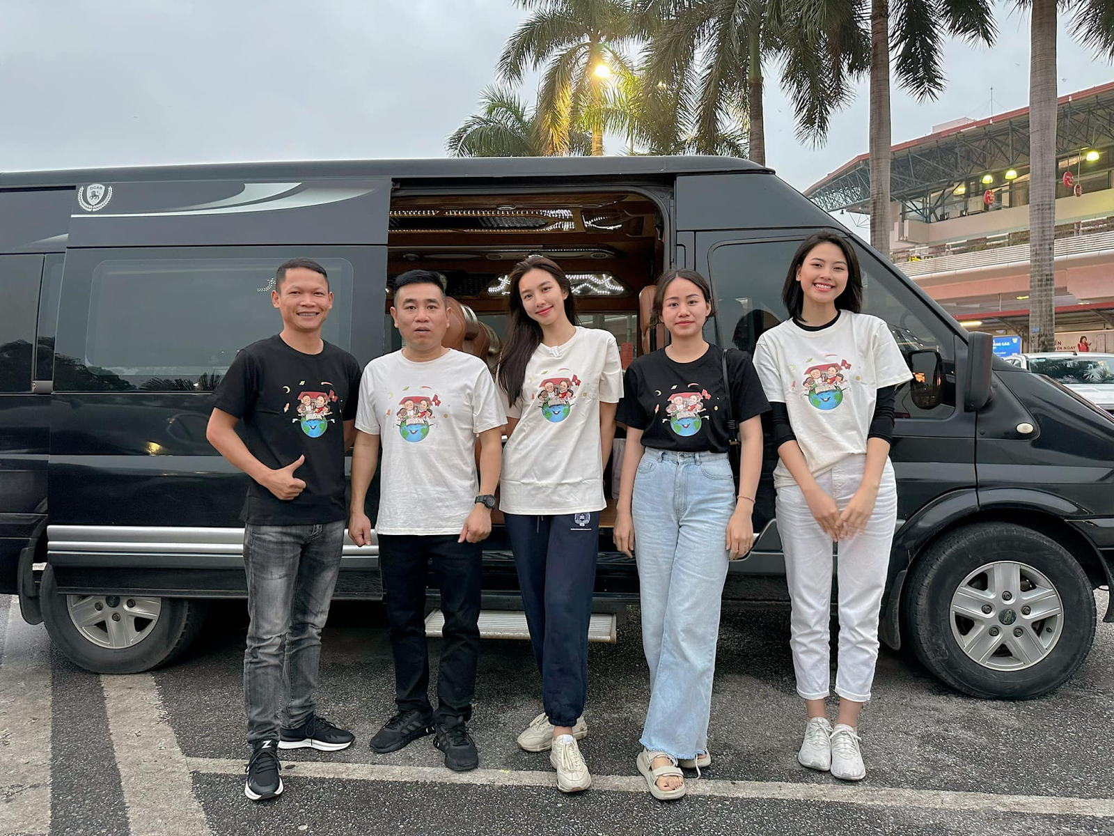 Team Châu Phi làm lộ người yêu Thùy Tiên, Quang Linh Vlog liền được đẩy thuyền với mỹ nhân khác? - Hình 2