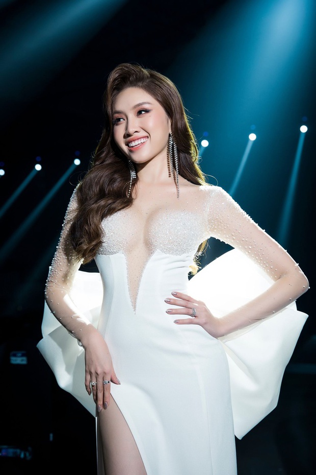 Thanh Thanh Huyền không làm được gì vẻ vang tại Miss Charm, ngoài những lần mặc đồ hở bạo? - Hình 9