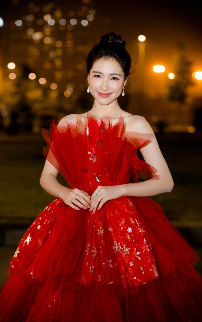 Hòa Minzy chính thức công khai thành đôi cùng mỹ nam Vbiz vào đúng dịp đặc biệt sau 1 năm chia tay - Hình 4