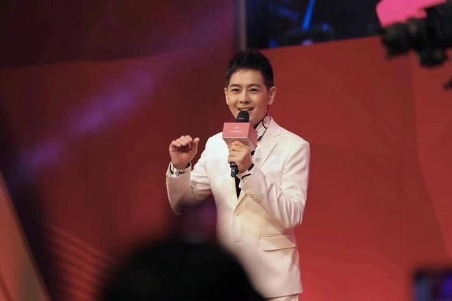 Lâm Chí Dĩnh tái xuất sau nửa năm gặp tai nạn giao thông, gương mặt khiến công chúng bất ngờ - Hình 3
