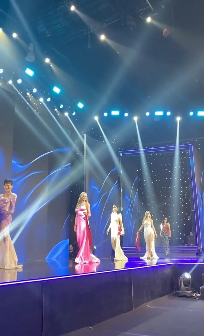Thanh Thanh Huyền catwalk như đi chợ, Miss Charm bán kết bị chê phèn thua giải ao làng? - Hình 3
