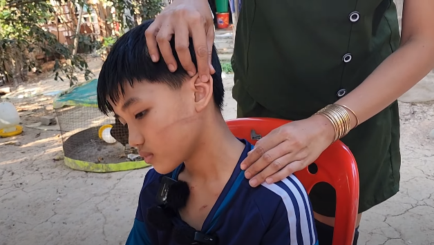 Vụ bé trai bị cha dượng tác động vật lý: Mẹ ruột và chị gái đính chính, dân mạng chưa biết tin ai - Hình 4