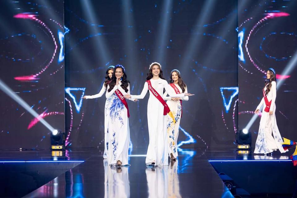 Miss Charm gây chấn động với vương miện mới, fan vẫn la ó quay lưng khen Miss Grand? - Hình 1
