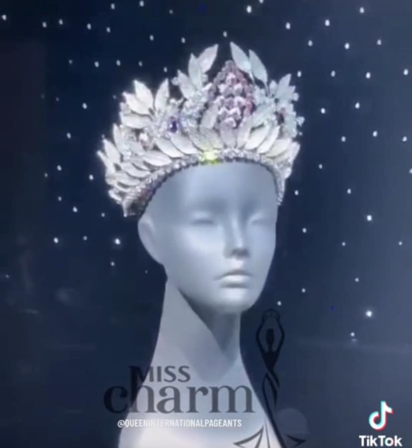 Miss Charm gây chấn động với vương miện mới, fan vẫn la ó quay lưng khen Miss Grand? - Hình 6