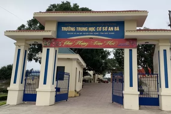 Nữ sinh lớp 7 sinh con trong nhà tắm: Gia đình không ai hay biết, danh tính cha đứa trẻ được hé lộ! - Hình 2