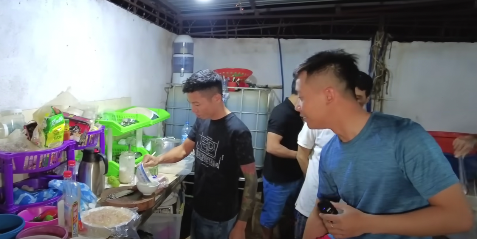 Quang Linh hý hửng ra mặt vì sắp đón người phụ nữ đặc biệt ghé thăm, Thùy Tiên báo tin vui cho fan - Hình 3