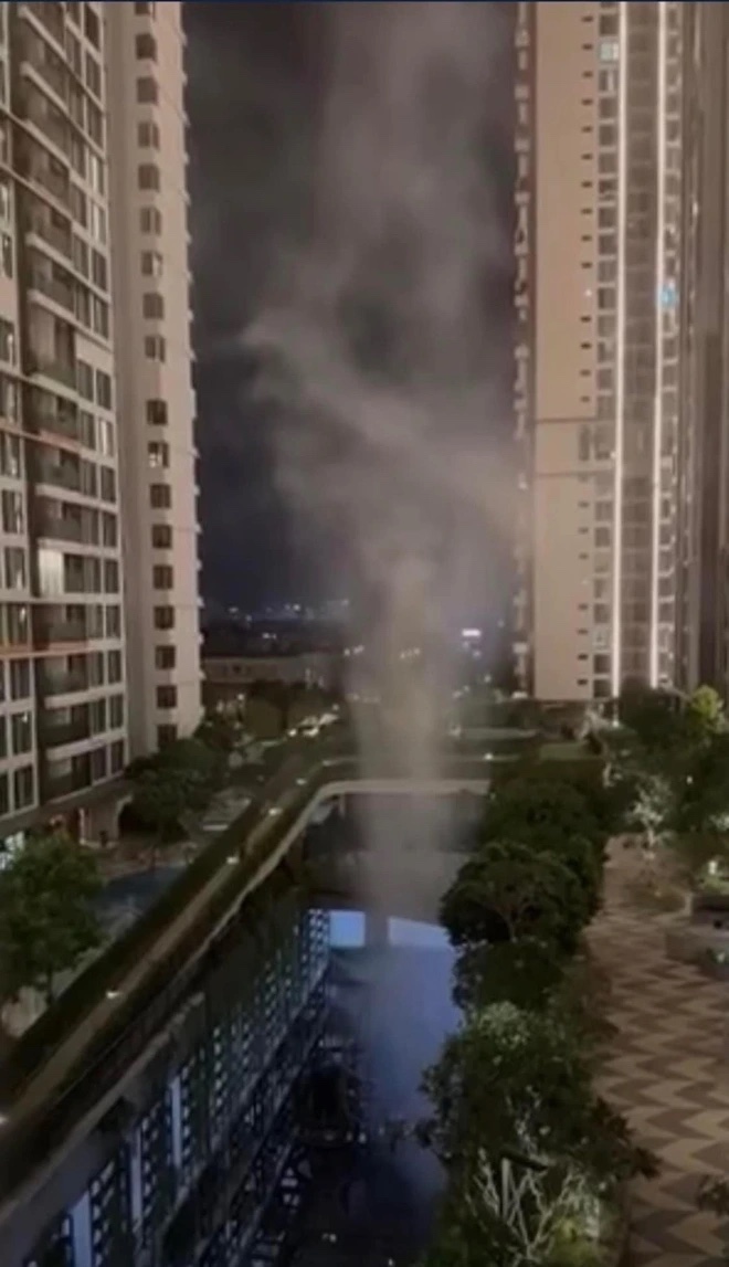 Duy Mạnh bàng hoàng khi chứng kiến ôtô tiền tỷ tự động bốc cháy, nghi ngờ có uẩn khúc phía sau - Hình 2