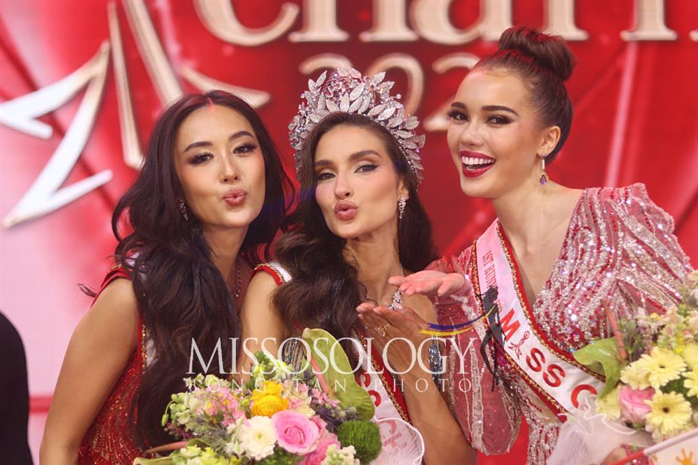 Tân Miss Charm chìm nghỉm khi đọ sắc với Ngọc Châu, Phó Chủ tịch MGI công khai phản Mr.Nawat - Hình 16