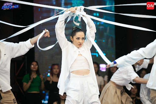 Bảo Anh hết mình với thí sinh tại Street Dance Việt Nam, còn dẫn cả học trò đến nhà tình cũ Hồ Quang Hiếu - Hình 3