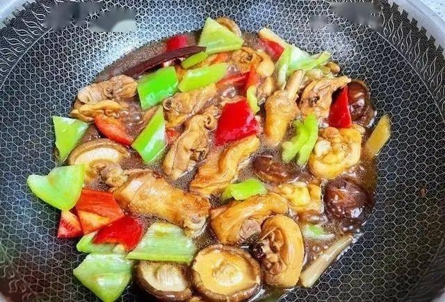 Chân gà hầm nấm đông cô ngon quên lối về, hễ lên mâm là hết - Hình 9