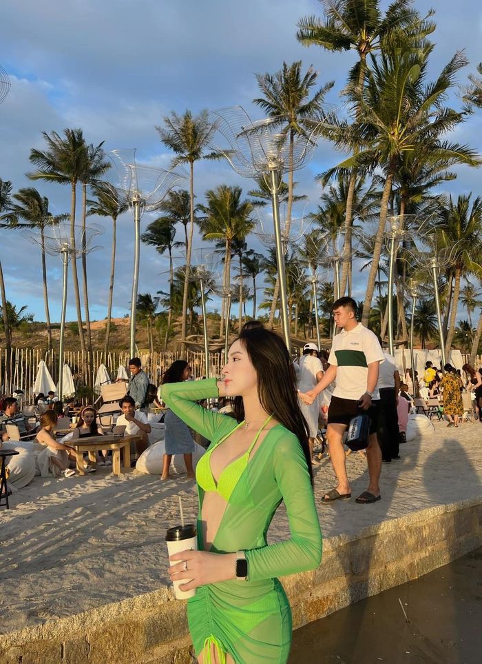 Diện b.ikini Á hậu chuyển giới Tường Vi khoe dáng nuột miễn chê - Hình 3