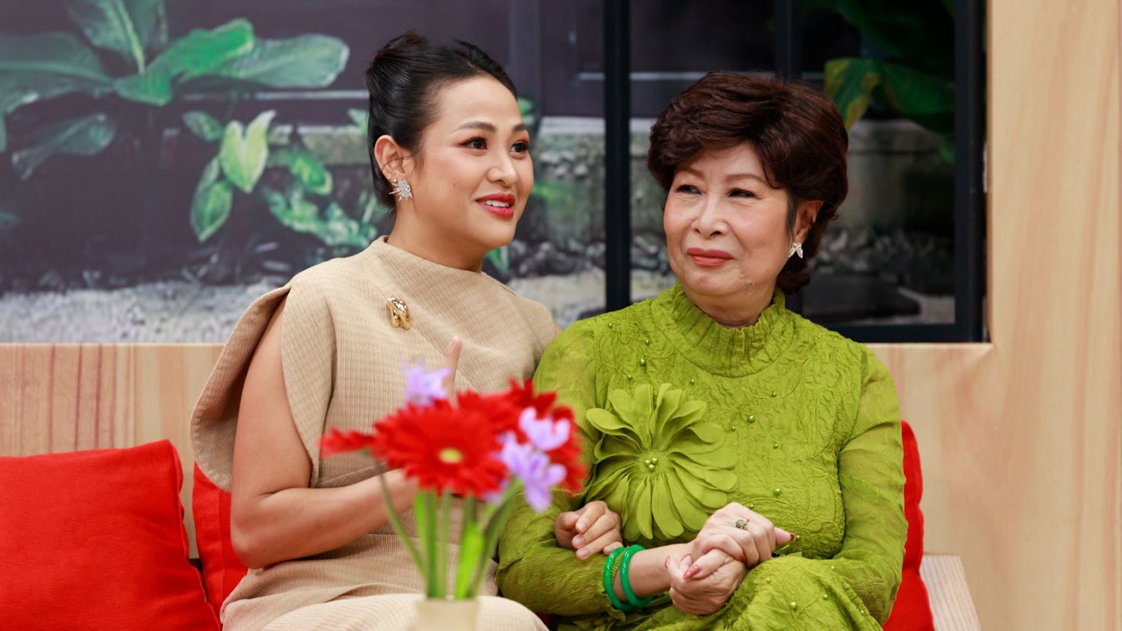 DV Tra Ngoc: Losing shape because of childbirth, almost breaking up her marriage, healed by the mother-in-law of Meritorious Artist Kim Phuong - Photo 12