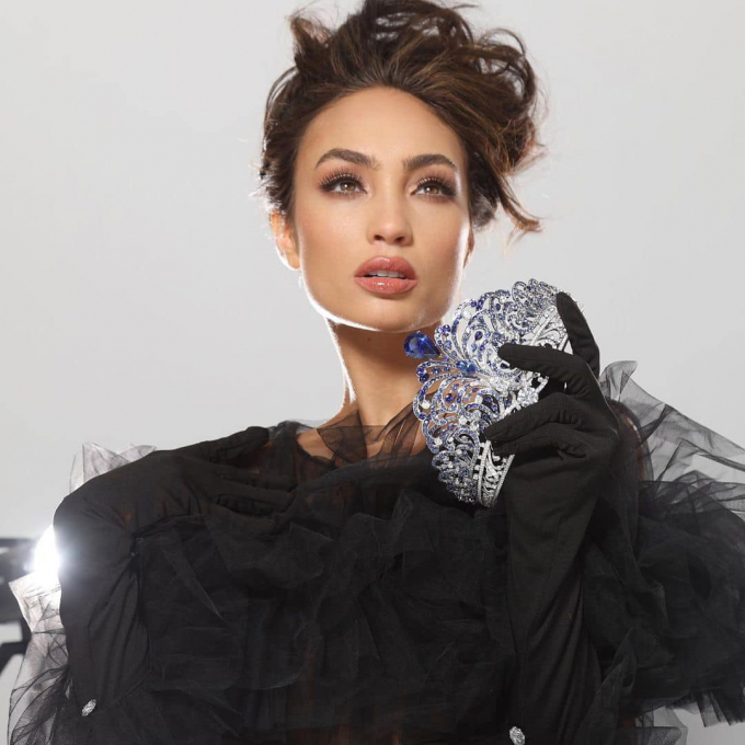Tân Miss Universe gây chấn động với bộ ảnh mới nhất, Mr.Nawat bị Đương kim MGI 'báo' - Hình 3