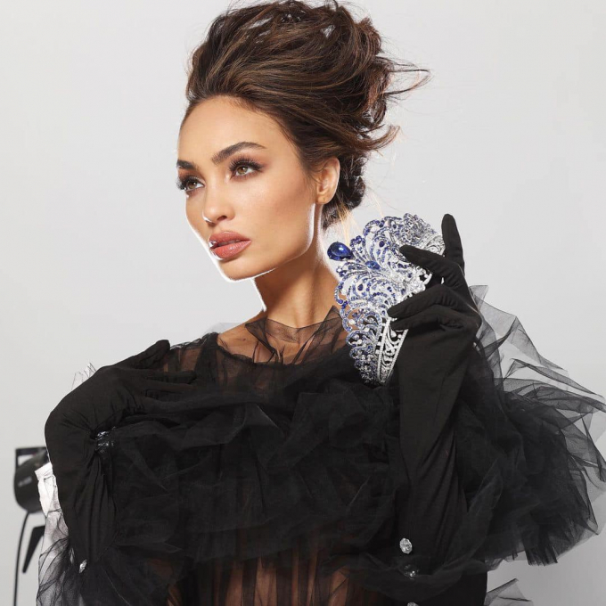 Tân Miss Universe gây chấn động với bộ ảnh mới nhất, Mr.Nawat bị Đương kim MGI 'báo' - Hình 2