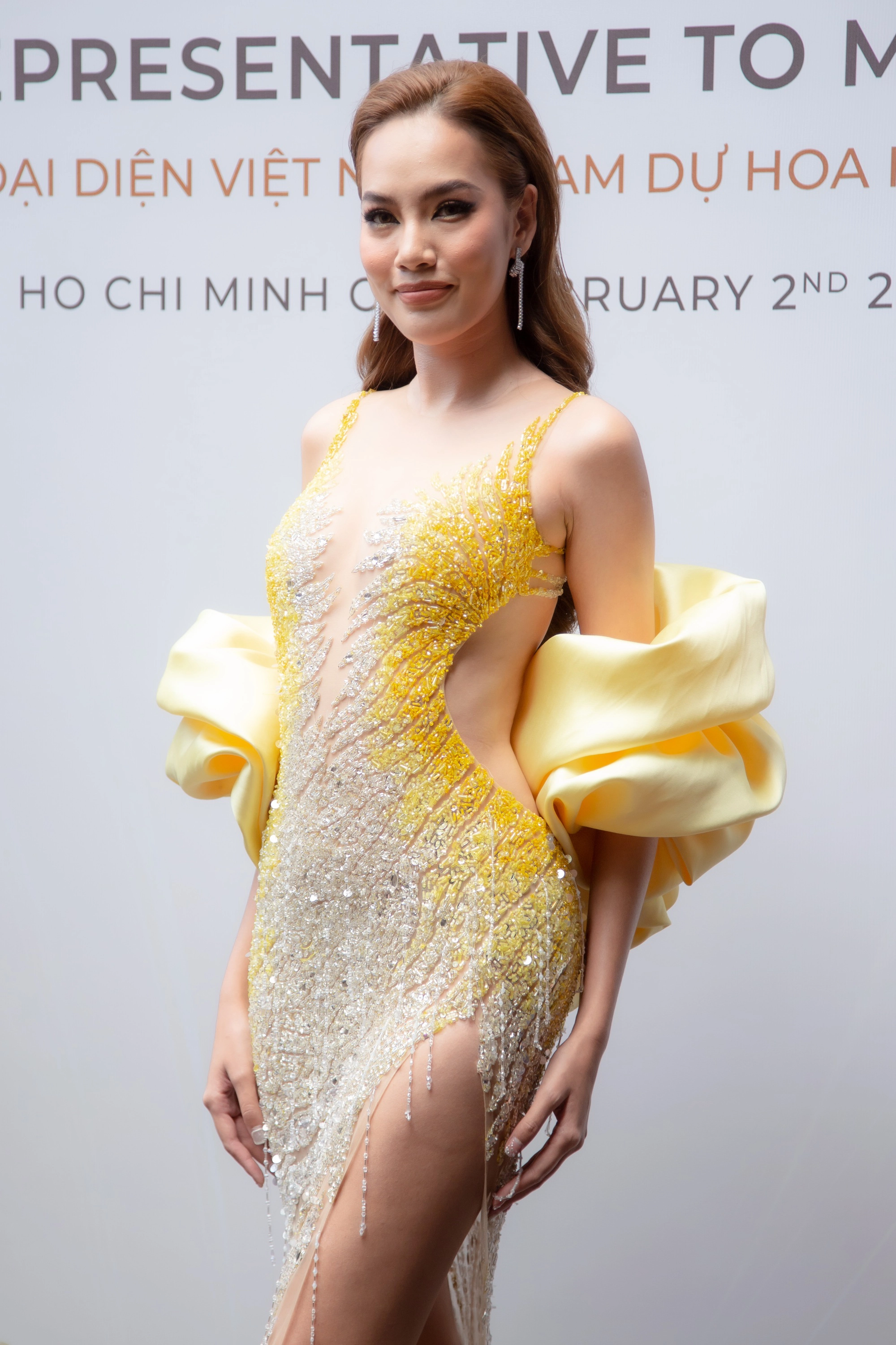 Thanh Thanh Huyền nhận vương miện trước thềm chinh chiến Miss Charm, Diệp Lâm Anh và dàn người đẹp đến chúc mừng - Hình 1