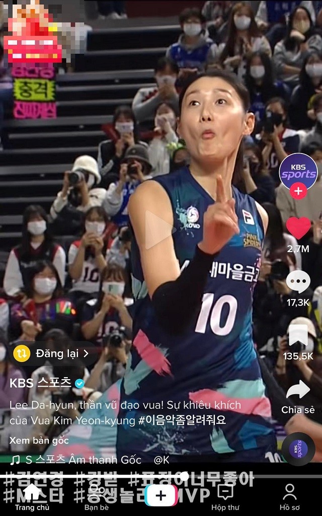 Video: 2 VĐV bóng chuyền Hàn Quốc nhảy khiêu khích nhau trên nền nhạc See Tình Hoàng Thùy Linh gây bão mạng - Hình 5