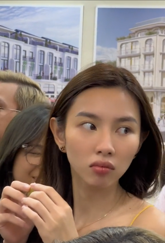 Quang Linh hát tình ca gửi ai đó, Thùy Tiên không còn được nhắc tên, có biểu cảm không hòa bình - Hình 7