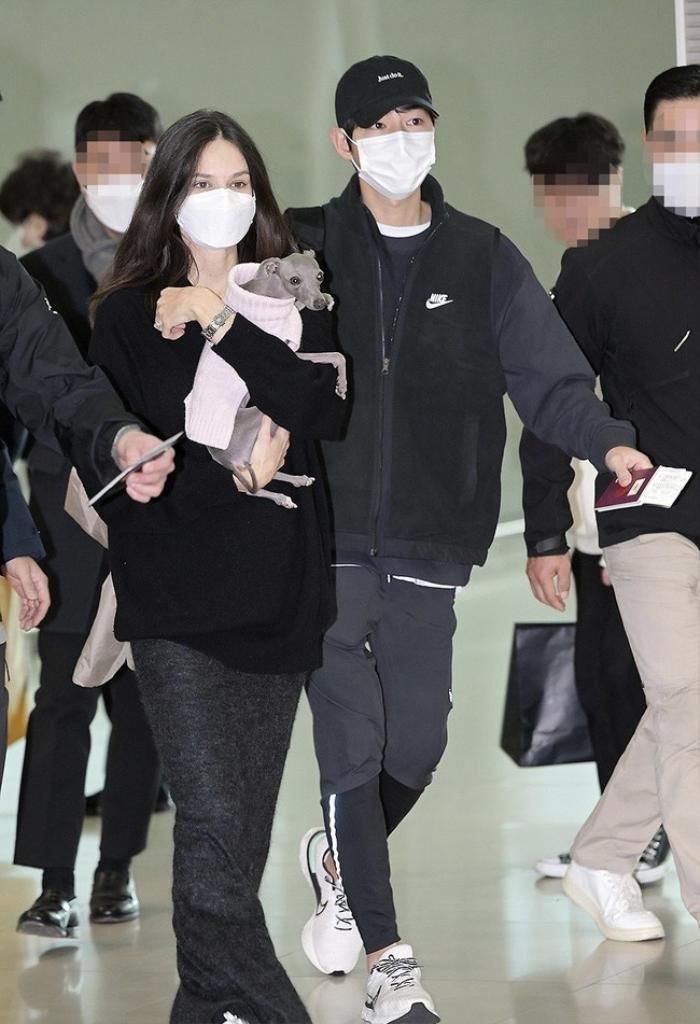 Song Joong Ki vẫn cay cú, liên tục chọc tức vợ cũ, người tình Song Hye Kyo dửng dưng dù vướng phốt - Hình 2